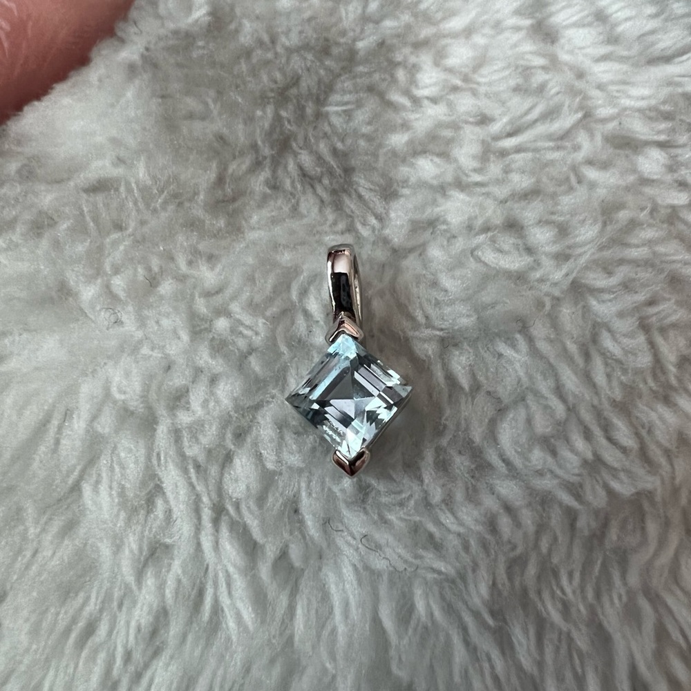 Sterling silver and aquamarine pendant